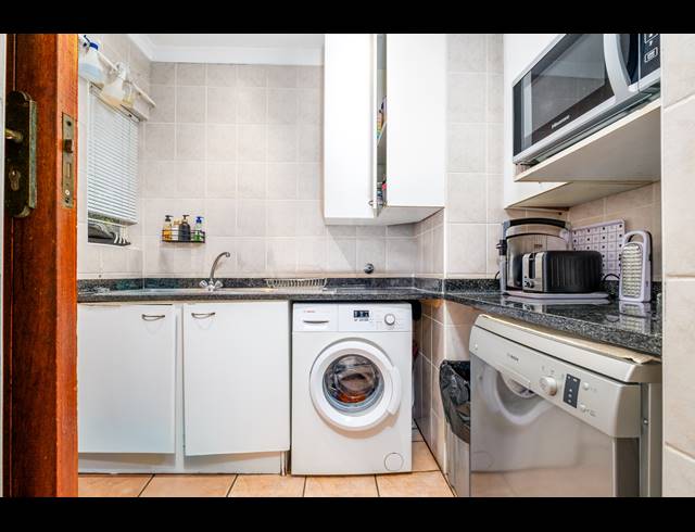4 BEDROOM TOWNHOUSE TO LET IN SUNDOWNER